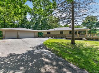 2456 Chilson Rd, Howell, MI 48843