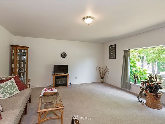 5th image of 1024 Tacoma Ave