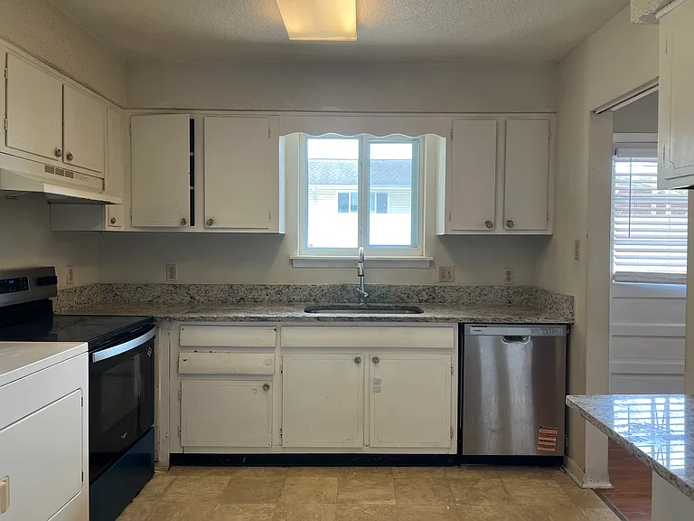 2343 Champion Ct — Photo 13