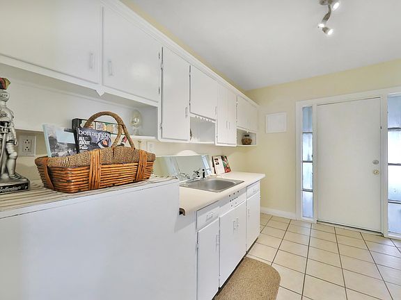 5th image of 2851 Dellwood Ave