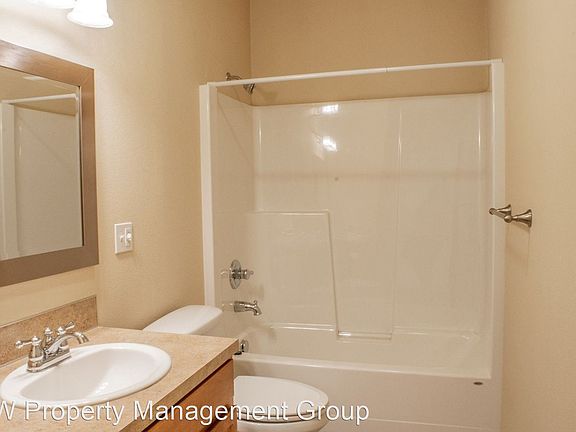 5th image of 4922 109th St NE #B