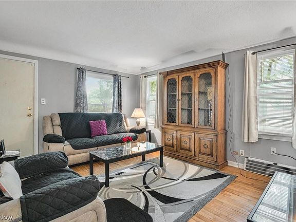 3rd image of 13222 Clifford Ave