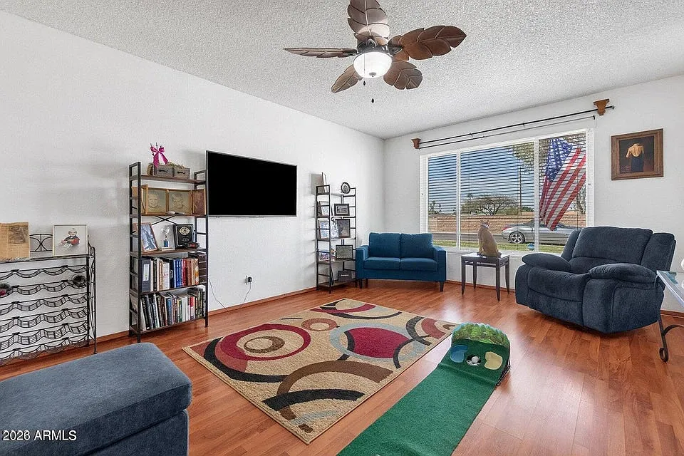 3 bed, 1853 sqft, $2,500 — Photo 3