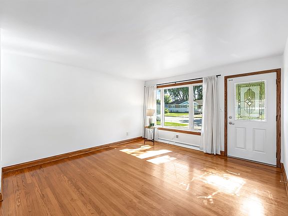 4th image of 1237 N Locust St