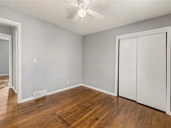3522 NE 72nd St, Kansas City, MO 64119