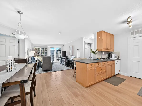 13005 140th Ave NW #430, Edmonton, AB T6V 1X1