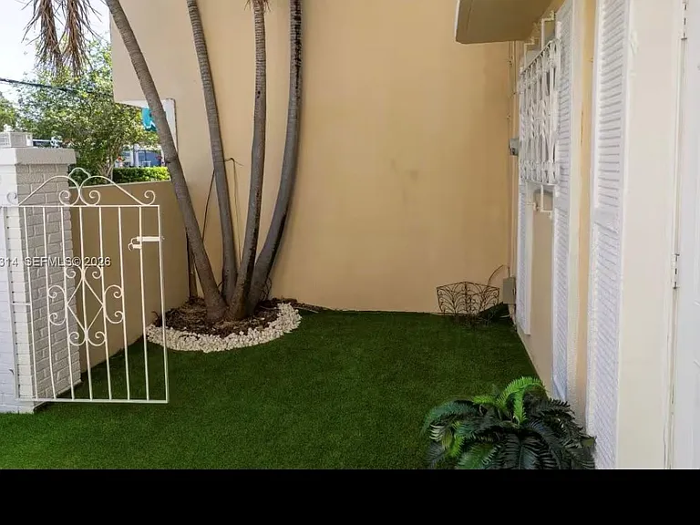 1949 NE 123rd St #0 — Photo 3