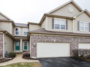 520 Countryfield Ln, Elgin, IL 60120
