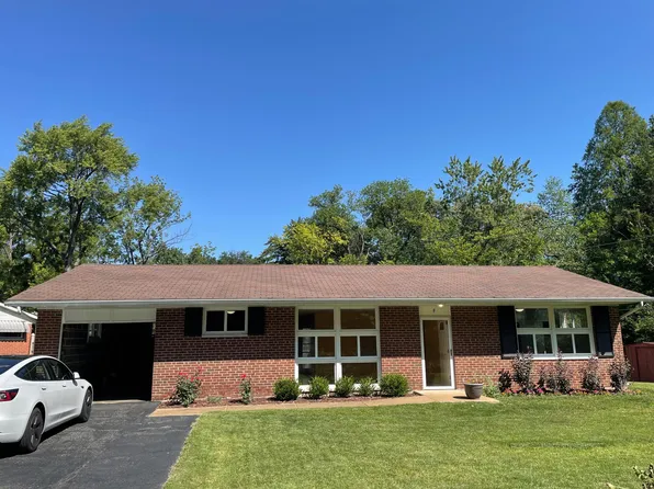 8 Bon Price Ter, Saint Louis, MO 63132