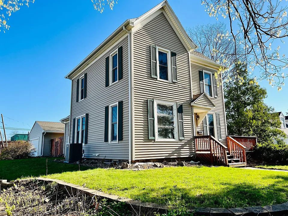 1323 W 2nd St