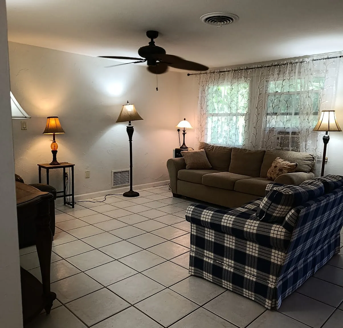 1 bed, 850 sqft, $1,100 — Photo 3