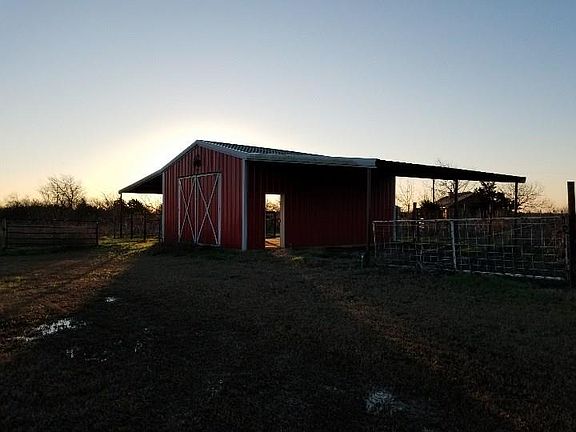 4th image of 2500 NE County Road 2070