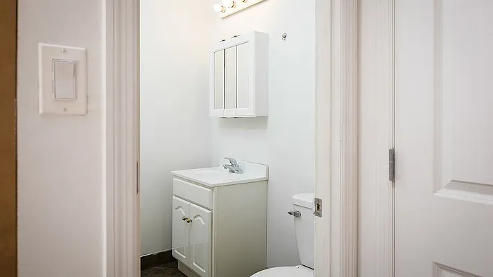 Rented by Nooklyn NYC LLC | media 25