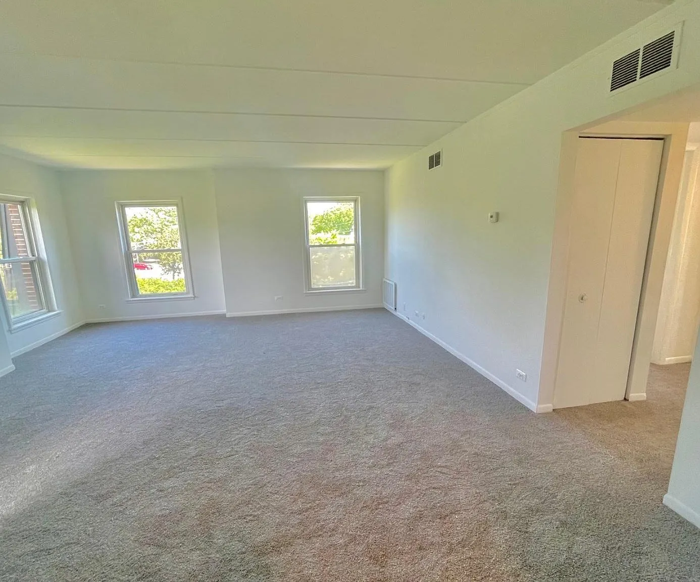 2610 Oakton St — Photo 2
