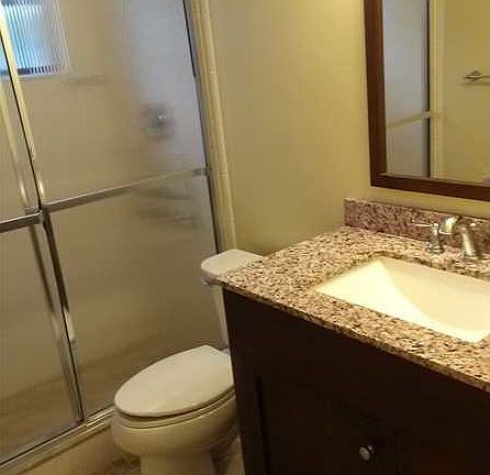 5th image of 815 NE 28th St APT 103