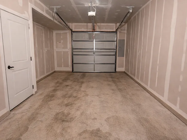 2046 Track Cir — Photo 15
