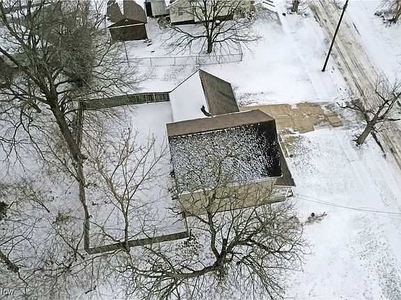 4th image of 2057 Summer St