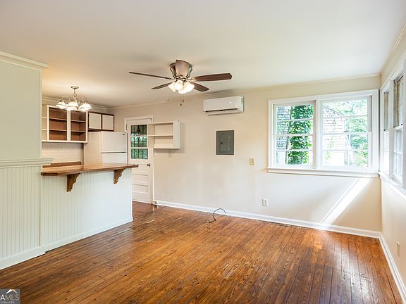 4th image of 1318 Elizabeth Ln Unit B