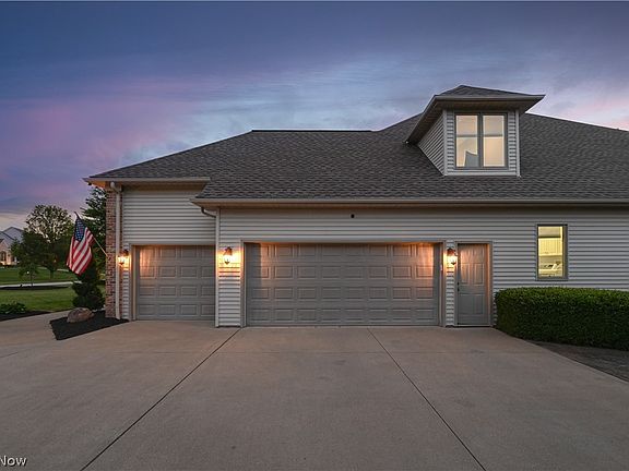 3rd image of 4075 Fairway Dr