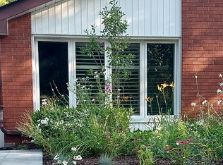 10 Monarch Ct, Hamilton, ON L9H3W1