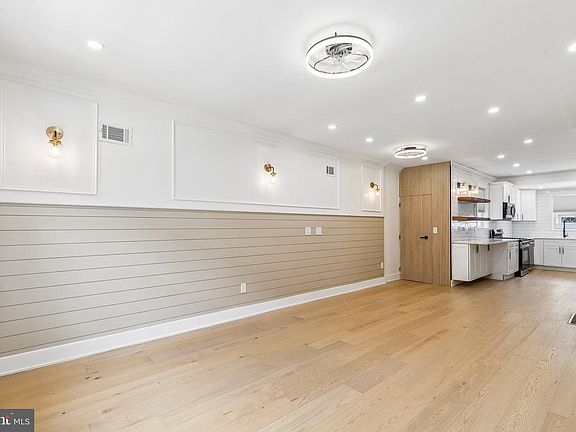 5th image of 1652 S Lecount St