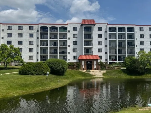 375 Plum Creek Dr APT 402, Wheeling, IL 60090