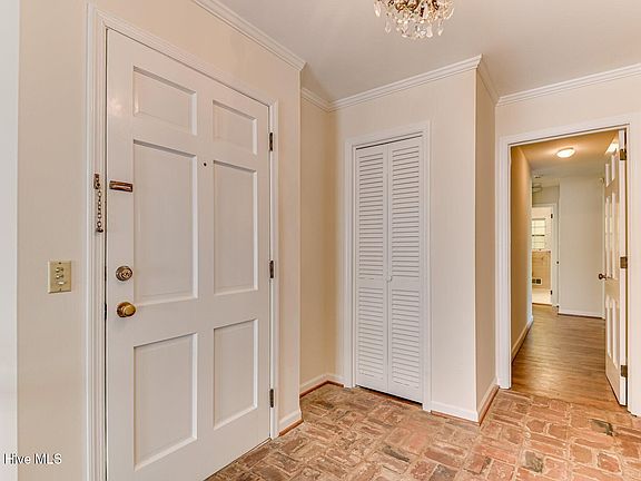 5th image of 424 Sheffield Circle