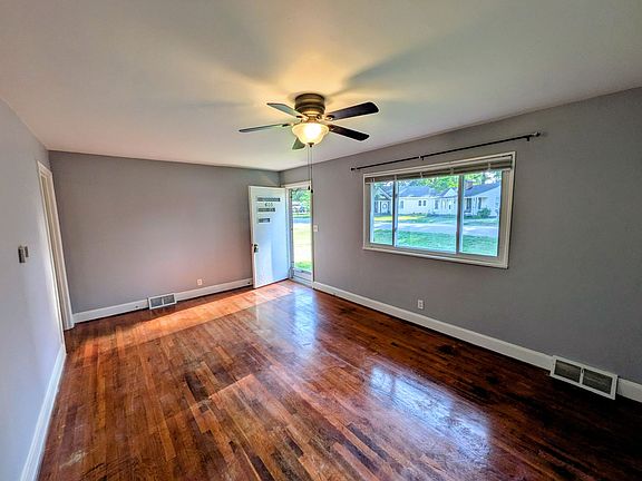 5th image of 605 Oakhurst St