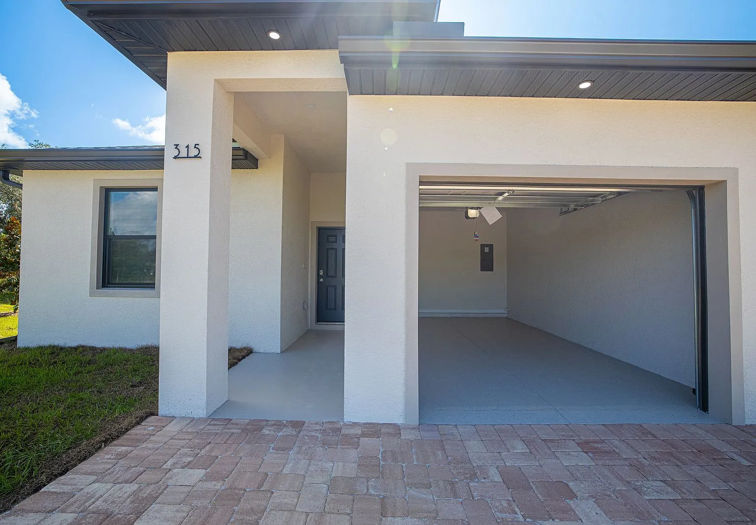 3 bed, 1200 sqft, $1,895 — Photo 4