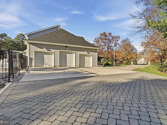 4th image of 39 Rodeo Dr