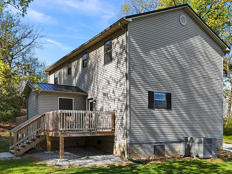 114 Sequoyah Dr — Photo 2