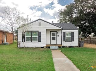 2003 Woodlawn St, Victoria, TX 77901