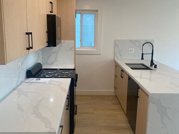 3rd image of 1634 Oxford St APT 204