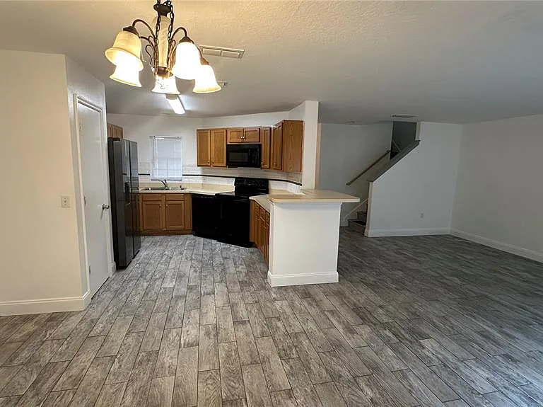 2437 Hassonite St — Photo 6