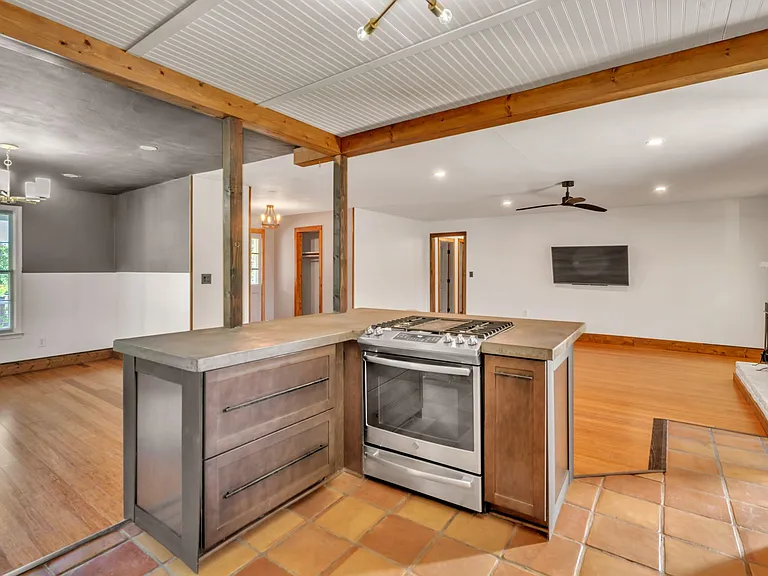 4819 Bexley Dr — Photo 11