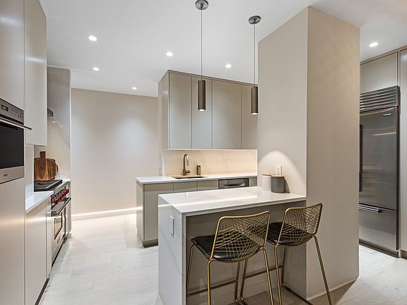 3rd image of 99 John St APT 411