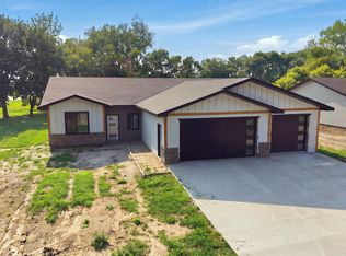 12999 Willowood Dr, Aberdeen, SD 57401