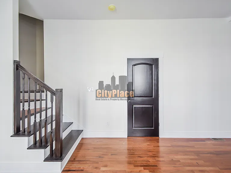 843 N Park Ave — Photo 6