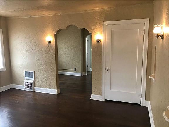 3rd image of 1009 NE 21st St