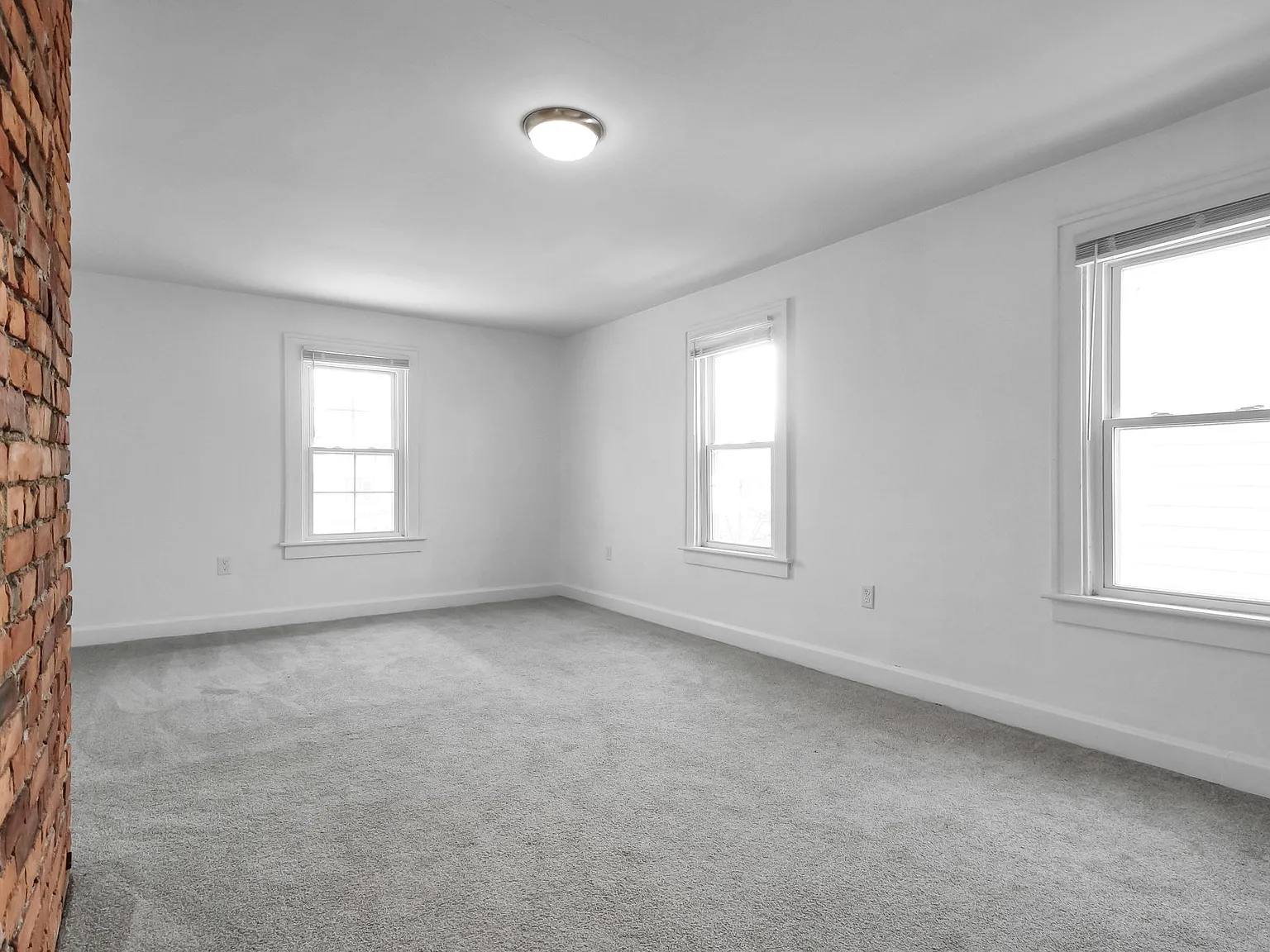 587 S Ogden Ave - 1 - M... — Photo 1