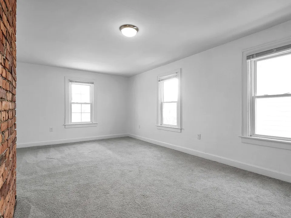 587 S Ogden Ave