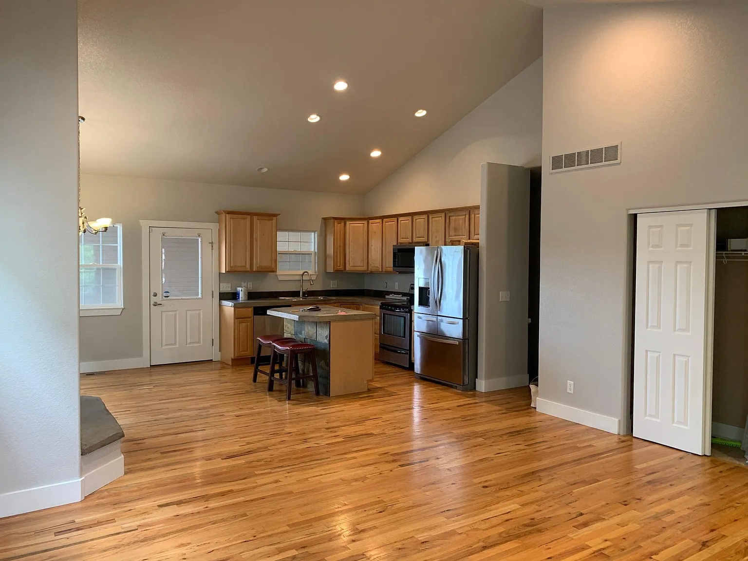 3 bed, 1511 sqft, $2,450 — Photo 4