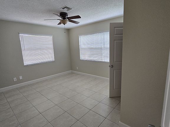 5th image of 2997 SE Indian St #2997