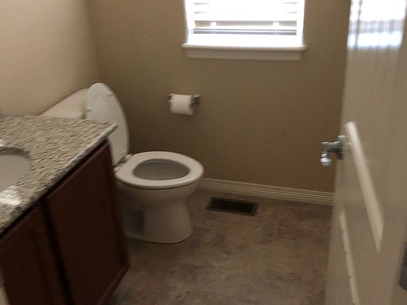 5th image of 242 Saratoga Dr