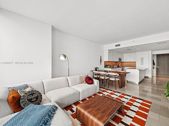 4th image of 88 SW 7th St APT 2506