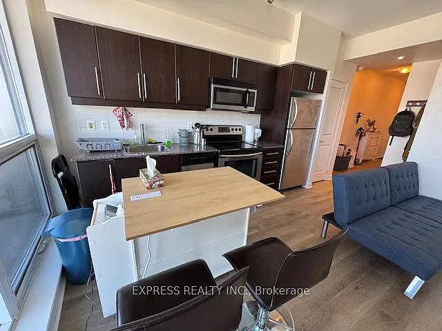 Arc Condo — Photo 4