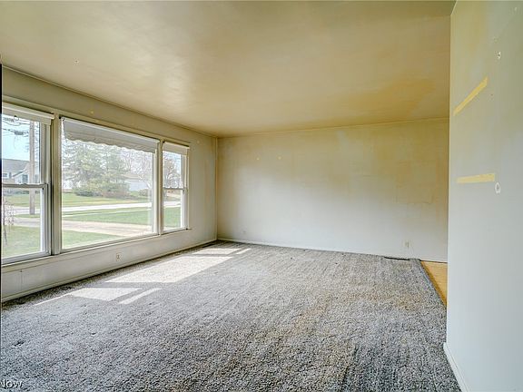 4th image of 6413 Longridge Rd