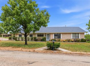 908 W 2nd St, Coleman, TX 76834
