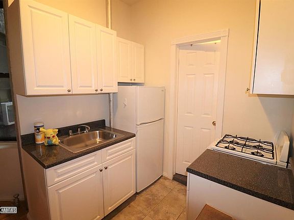 2nd image of 424 E 66th St APT 2RW