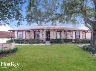 353 Dawn Hill Dr, Friendswood, TX 77546